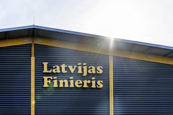 Εργοστάσιο κόντρα πλακέ σημύδας της Latvijas Finieris στη Sastamala της Φινλανδίας