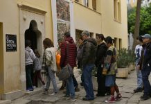 OPEN HOUSE ATHENS 2026: Το THE SOURCE by ΜΑΡΜΟΥΡΗΣ Α.Ε. στηρίζει τη σύγχρονη αρχιτεκτονική δημιουργία Επισκέπτες σε κτίριο του OPEN HOUSE ATHENS 2026 κατά τη διάρκεια αρχιτεκτονικής ξενάγησης στην Αθήνα