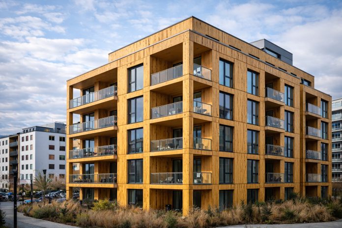 Κτίριο κατοικιών από CLT (cross laminated timber – διασταυρούμενη συγκολλητή ξυλεία) στην Ευρώπη, παράδειγμα σύγχρονης ξύλινης δόμησης